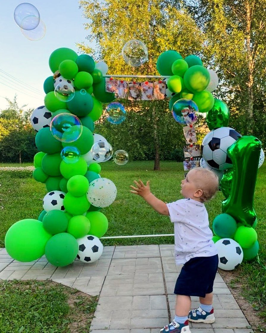 Футбольная фотозона из шариков на 1 год - Made Balloons
