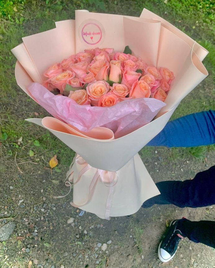 Шикарный объёмный букет из 39 роз, букет из розовых роз, розовые розы в подарок, букеты из роз, красивые розы